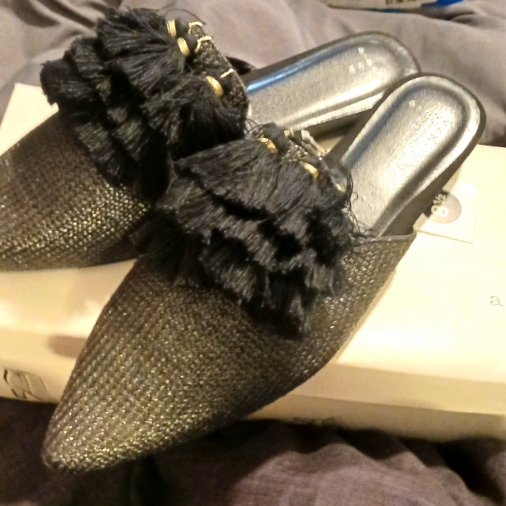 Tassel flats